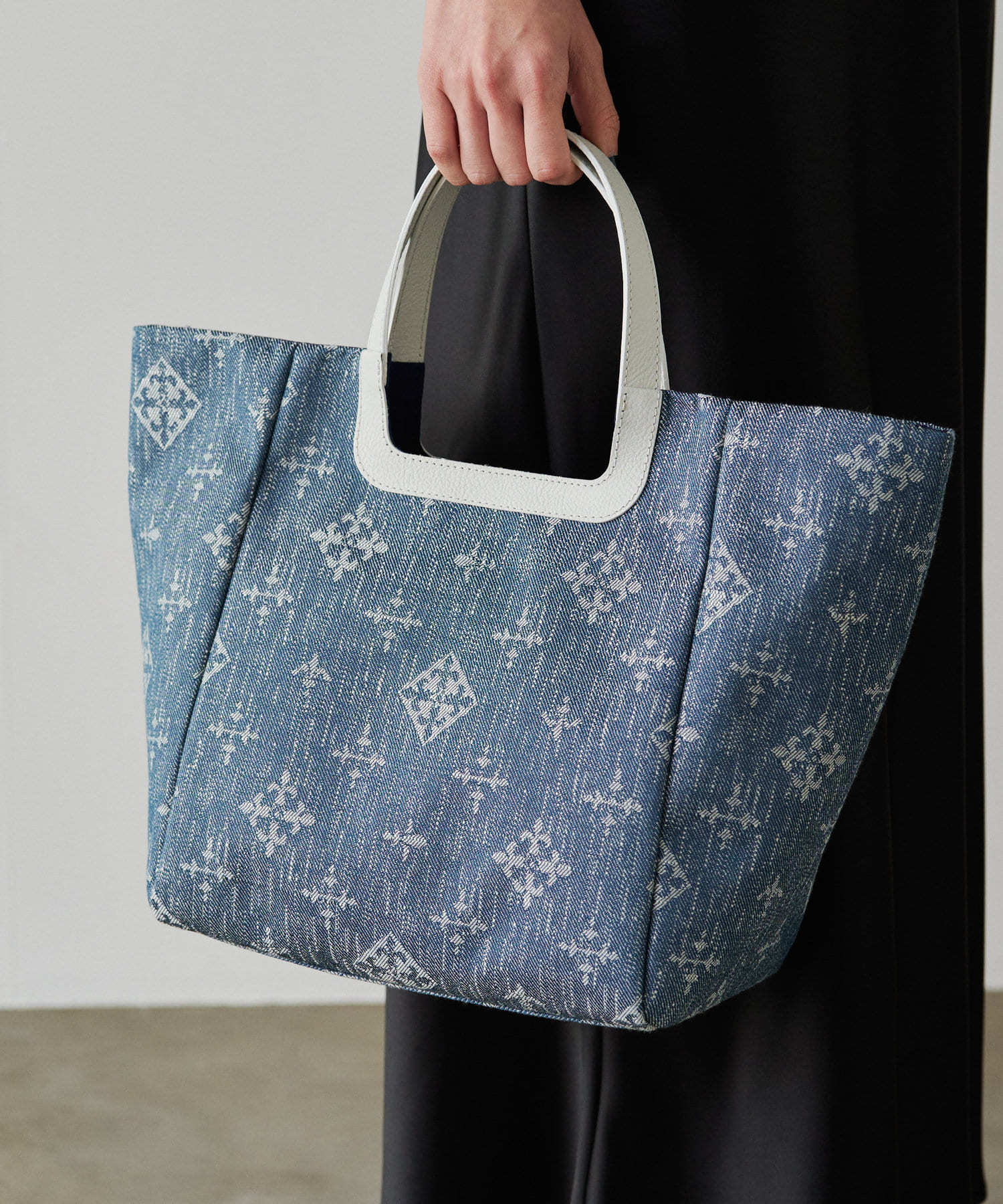 Russet [Denim jacquard] Tote bag Indigo
